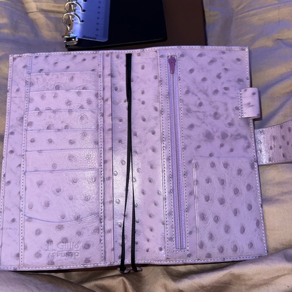 Gentlely used Gillio planner/agenda - Picture 5 of 10